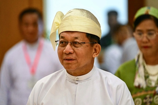 Bild vergr&ouml;&szlig;ern: Myanmar: Ex-Junta-Chef Min Aung Hlaing legt Amtseid als Präsident ab