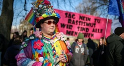 Vor Wahlen: Hunderte protestieren in Magdeburg anlässlich des AfD-Landesparteitags