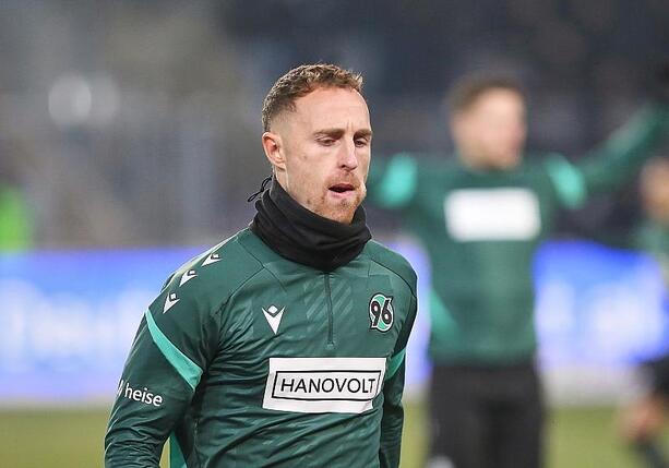 Bild vergr&ouml;&szlig;ern: 2. Bundesliga: Hannover siegt im Verfolgerduell gegen Darmstadt 98
