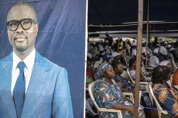 Bild vergr&ouml;&szlig;ern: Menschen in Benin wählen neuen Präsidenten