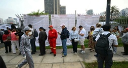 Peru hält erste Runde der Präsidentschaftswahl sowie Parlamentswahlen ab