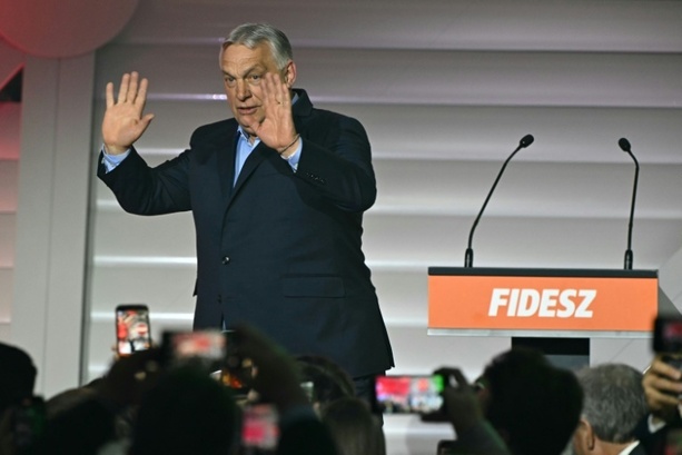 Bild vergr&ouml;&szlig;ern: Orban nach 16 Jahren abgewählt - Triumph für Oppositionsführer Magyar