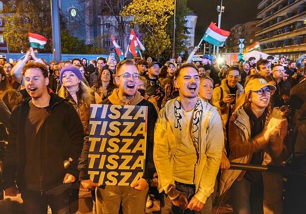 Bild vergr&ouml;&szlig;ern: Ungarn-Wahl: Merz bietet Magyar Zusammenarbeit für starkes Europa an