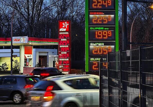 Bild vergr&ouml;&szlig;ern: Preise rund ums Autofahren deutlich gestiegen