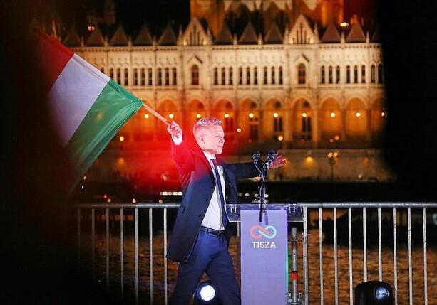 Bild vergr&ouml;&szlig;ern: Bundesregierung feiert historisches Wahlergebnis in Ungarn