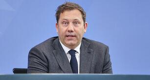 Klingbeil: Mineralölkonzerne verstärkt kartellrechtlich im Fokus