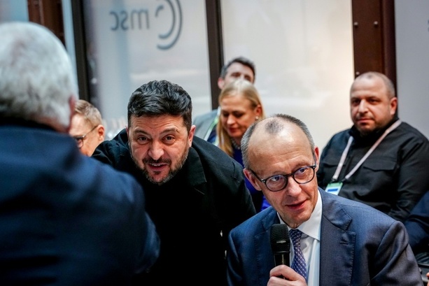 Bild vergr&ouml;&szlig;ern: Merz empfängt Selenskyj zu deutsch-ukrainischen Konsultationen