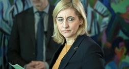 Warken will kostenlose Mitversicherung von Ehepartnern einschränken