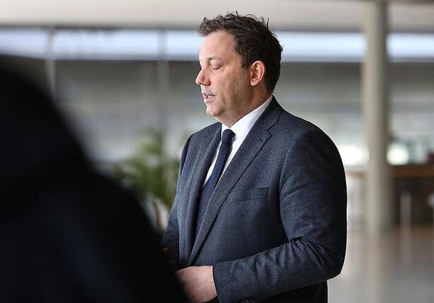 Bild vergr&ouml;&szlig;ern: Klingbeil will schnell Entlastungen umsetzen