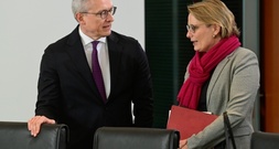 Hubig und Wildberger stellen sich Fragen des Bundestags