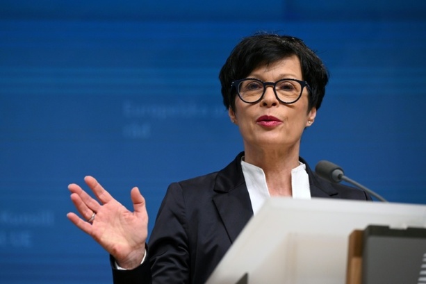 Bild vergr&ouml;&szlig;ern: EU-Erweiterungskommissarin: Orbans Niederlage ist Schub für EU-Beitritt der Ukraine