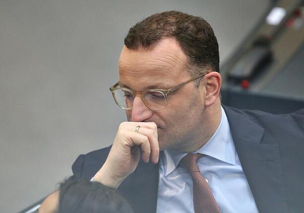 Bild vergr&ouml;&szlig;ern: Spahn stellt nach Tankrabatt weitere Maßnahmen in Aussicht