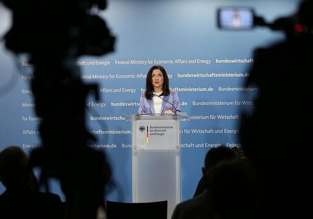 Bild vergr&ouml;&szlig;ern: Reiche will Industriestrompreis bürokratiearm umsetzen