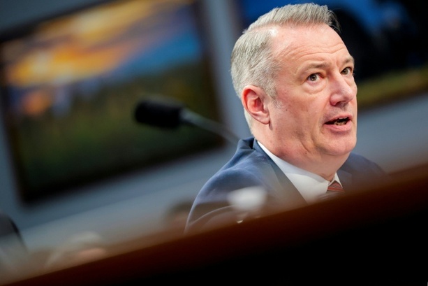 Bild vergr&ouml;&szlig;ern: Interims-Chef der US-Einwanderungsbehörde ICE gibt Posten Ende Mai auf