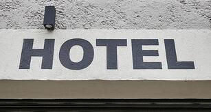 Gastgewerbeumsatz stagniert im Februar