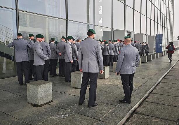 Bild vergr&ouml;&szlig;ern: SPD nennt Voraussetzungen für Bundeswehreinsatz im Iran-Krieg