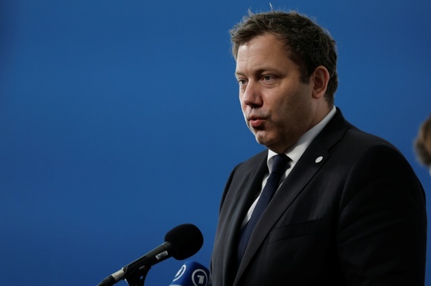 Bild vergr&ouml;&szlig;ern: Treffen der internationalen Linken in Barcelona: Klingbeil beschwört Solidarität