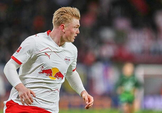 Bild vergr&ouml;&szlig;ern: Bundesliga: Leipzig dreht nach Pause auf und siegt in Frankfurt