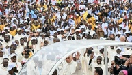Papst Leo XIV. zelebriert Messe vor 100.000 Menschen in Angola