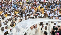 Papst Leo XIV. zelebriert Messe vor 100.000 Menschen in Angola