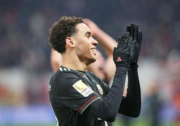 Bild vergr&ouml;&szlig;ern: 1. Bundesliga: FC Bayern macht gegen Stuttgart Meisterschaft klar