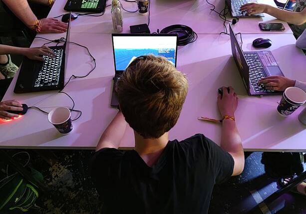 Bild vergr&ouml;&szlig;ern: Handlungsempfehlungen zum Jugendschutz im Netz Ende Juni erwartet