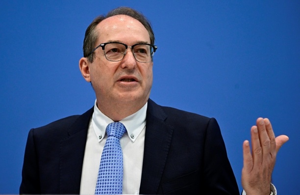 Bild vergr&ouml;&szlig;ern: Dobrindt schließt Erhöhung von Spitzensteuersatz oder Reichensteuer nicht aus