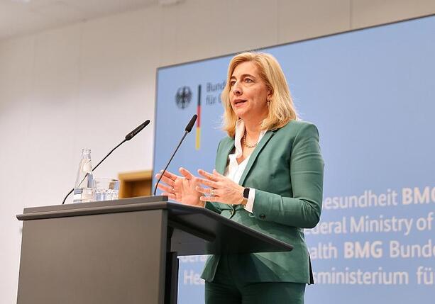 Bild vergr&ouml;&szlig;ern: Kabinett beschließt Warkens Notfallreform