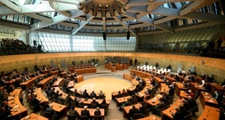 Umfrage sieht CDU ein Jahr vor der Landtagswahl in Nordrhein-Westfalen klar vorn