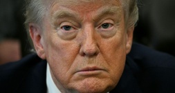 Trump ordnet Zerstörung von minenlegenden Schiffen durch US-Marine in Straße von Hormus an