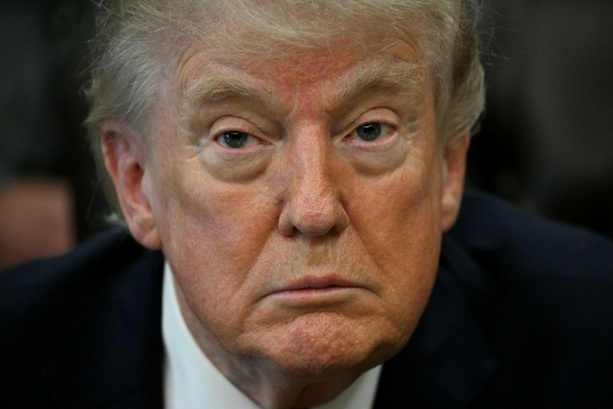 Bild vergr&ouml;&szlig;ern: Trump ordnet Zerstörung von minenlegenden Schiffen durch US-Marine in Straße von Hormus an