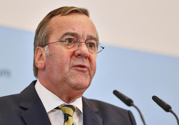 Bild vergr&ouml;&szlig;ern: Pistorius kündigt Verlegung von Minensucher ins Mittelmeer an