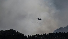 Hunderte Feuerwehrleute gegen Waldbrände in Nordjapan im Einsatz