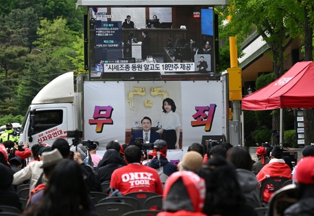 Bild vergr&ouml;&szlig;ern: Südkorea: Strafmaß gegen ehemalige First Lady Kim deutlich verschärft