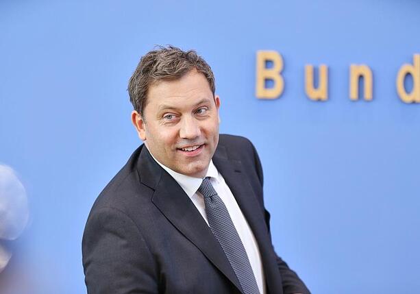 Bild vergr&ouml;&szlig;ern: Klingbeil sieht in Haushaltsplan Basis für Planungssicherheit