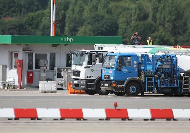 Bild vergr&ouml;&szlig;ern: Bericht: Luftfahrtverbände wollen Zugang zu Nato-Kerosinleitungen