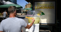 Warken: Zuckerabgabe förderlich für die Gesundheit