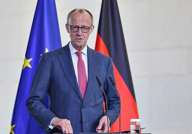 Bild vergr&ouml;&szlig;ern: Merz will maritime Wirtschaft stärken