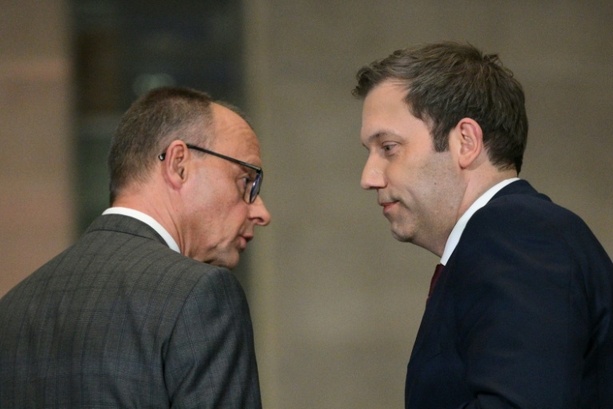 Bild vergr&ouml;&szlig;ern: Umfrage: Deutsche halten Merz-Regierung für weniger harmonisch als die Ampel