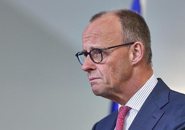 Bild vergr&ouml;&szlig;ern: Merz: Bundeswehr muss fähig sein zum Fight tonight