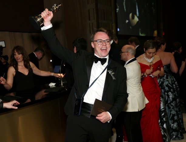 Bild vergr&ouml;&szlig;ern: Lufthansa entschuldigt sich für verbummelte Oscar-Statue