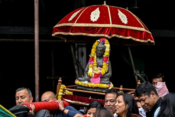 Bild vergr&ouml;&szlig;ern: Entwendete Buddha-Statue kehrt aus New York in Tempel in Kathmandu zurück