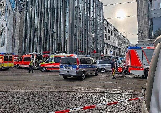 Bild vergr&ouml;&szlig;ern: Zwei Tote nach Amokfahrt in Leipzig - Fahrer festgenommen