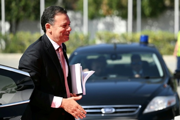Bild vergr&ouml;&szlig;ern: Bundeskanzler Merz empfängt portugiesischen Regierungschef