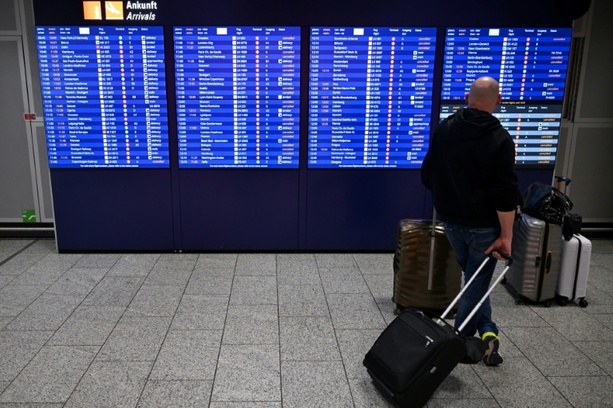 Bild vergr&ouml;&szlig;ern: Deutsche Flughäfen: Massiver Passagierverlust im April durch Streiks und Krieg