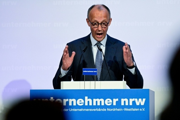 Bild vergr&ouml;&szlig;ern: Merz wirbt für Reformpolitik seiner Regierung - und nimmt die SPD in die Pflicht