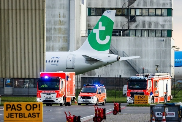 Bild vergr&ouml;&szlig;ern: Flugzeug mit womöglich Hantavirus-infiziertem Passagier in Amsterdam gelandet