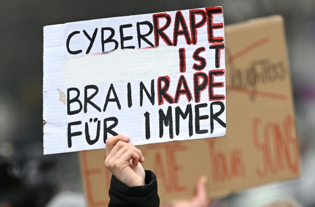 Bild vergr&ouml;&szlig;ern: EU einigt sich auf Verbot von KI-Anwendungen für Porno-Deepfakes