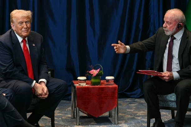 Bild vergr&ouml;&szlig;ern: Trump nennt Treffen mit Brasiliens Präsident Lula sehr gut