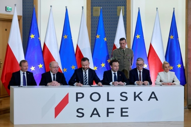 Bild vergr&ouml;&szlig;ern: Polen leiht sich fast 44 Milliarden Euro von der EU für die Verteidigung